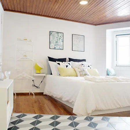 Alfama Rose - Guitarra Apartment
